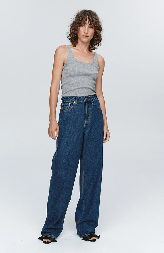Relaxed Curve Jean - Washed Indigo