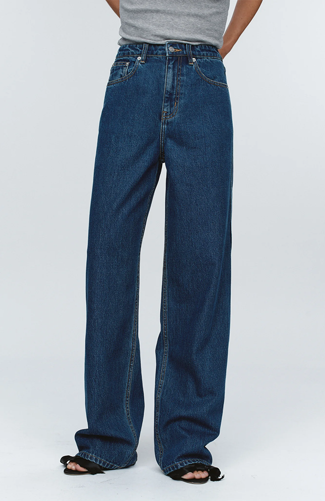 Relaxed Curve Jean - Washed Indigo