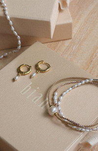 Clam Earrings - Gold