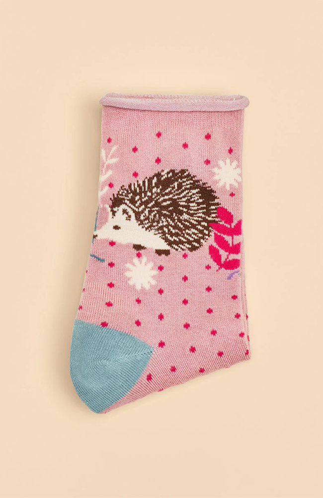 Hedgehog Hunting in Leaves Trainer Socks - Ice