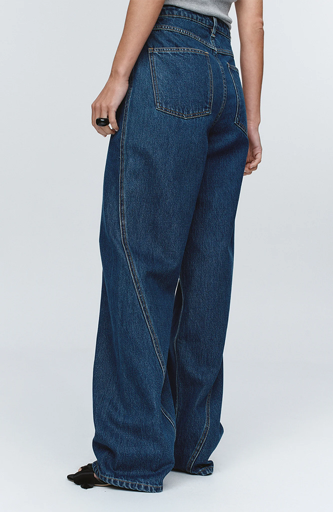 Relaxed Curve Jean - Washed Indigo