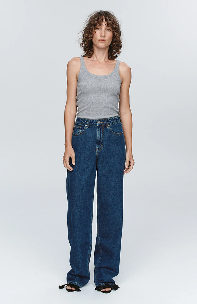 Relaxed Curve Jean - Washed Indigo