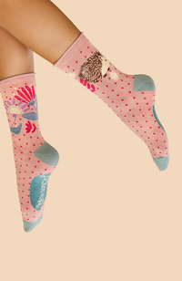 Hedgehog Hunting in Leaves Trainer Socks - Ice