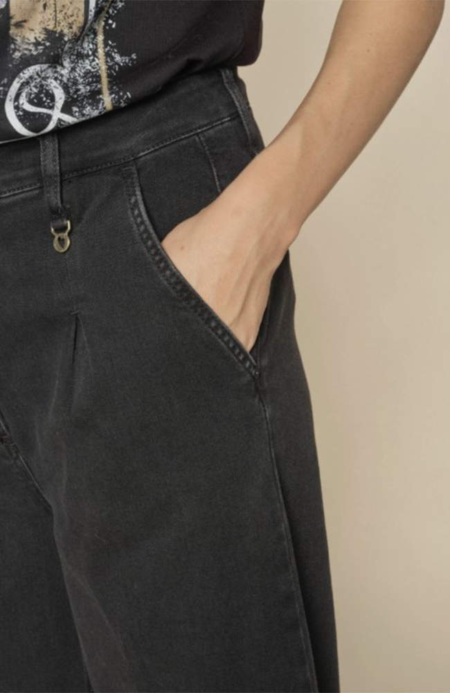 Gobi Pleat Jeans - Black