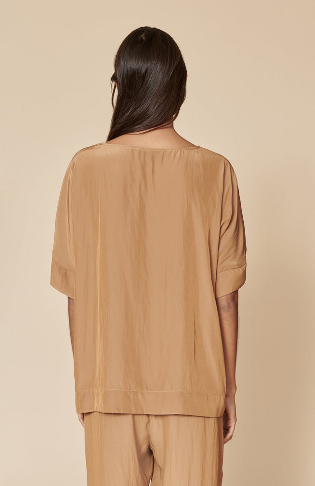 Lett Tee- Camel